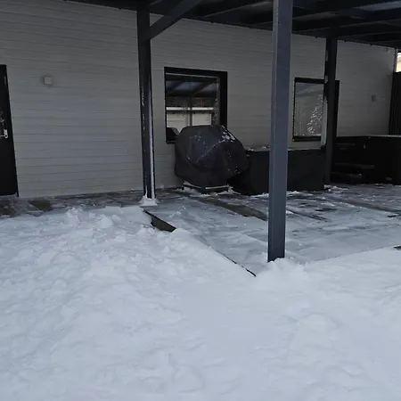 Atmospheric With Jacuzzi *