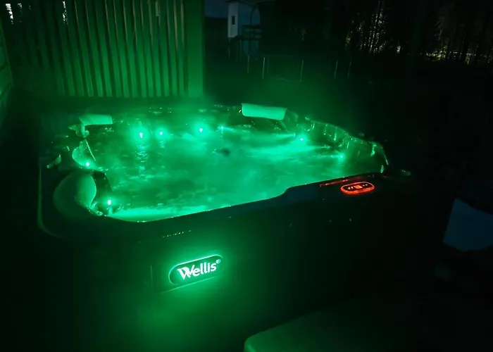 Atmospheric With Jacuzzi Дом отдыха