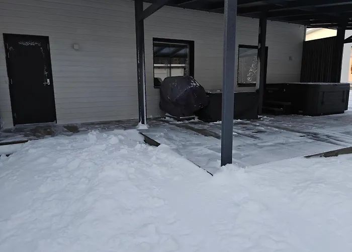 Atmospheric With Jacuzzi *